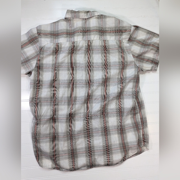 Columbia Short Sleeves Quick Dry OmniWick Button Down Shirt - Picture 2 of 3